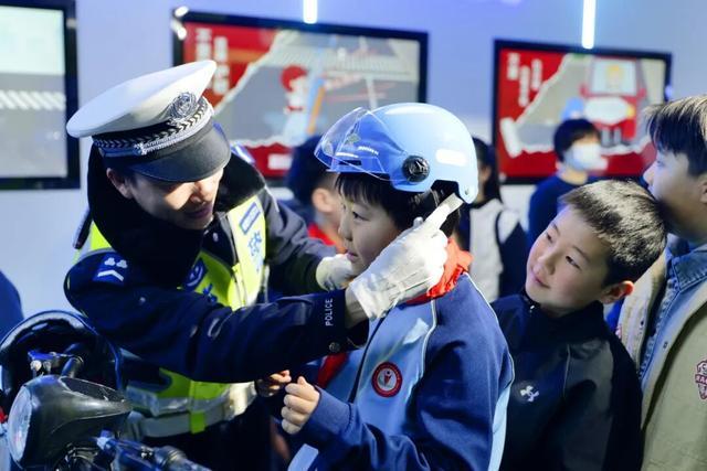 别不信！郑州这堂交通安全课孩子们“抢”着上！(图5)