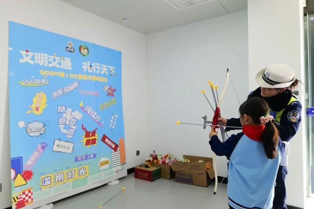 别不信！郑州这堂交通安全课孩子们“抢”着上！(图12)