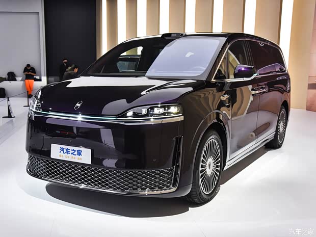 搭载二排旋转座椅鸿蒙智行首款旗舰MPV智界V9提供三款内饰配色(图5)