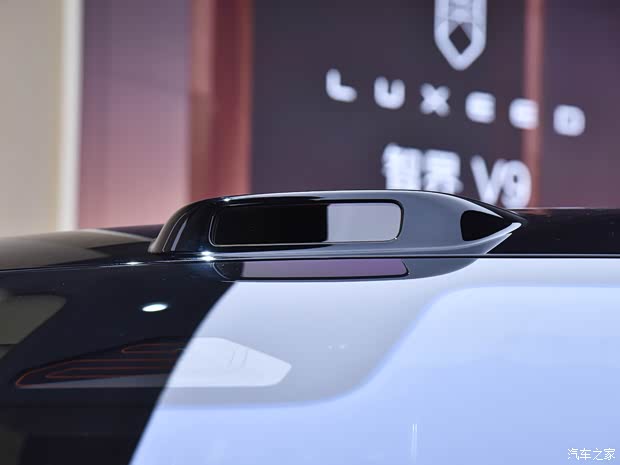 搭载二排旋转座椅鸿蒙智行首款旗舰MPV智界V9提供三款内饰配色(图6)