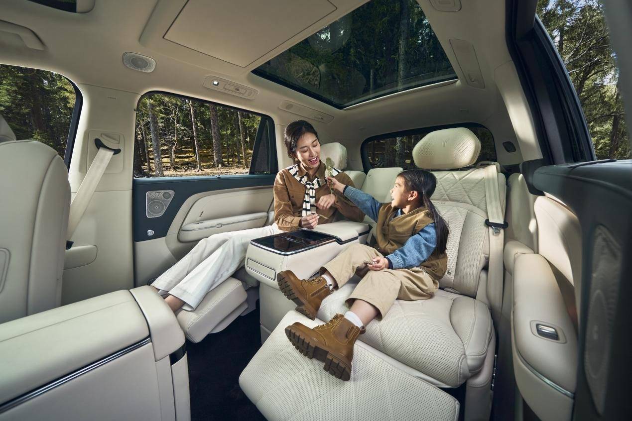 五座新王就位！岚图泰山X8预售3029万起家用SUV直接迈入30时代(图4)